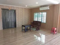 Spacious Home Stay at Alor Gajah (Kampung Ganun) Hotel di Gadek