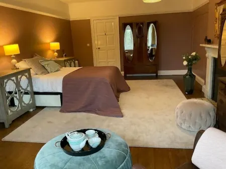 Large Boutique house set in own grounds