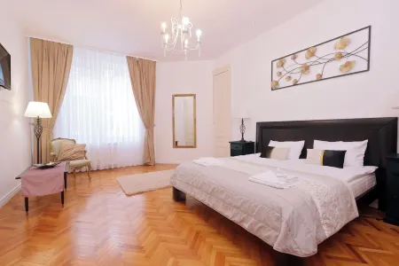 Mid Ultra Central Residence Oradea - self check in & out Отели в г. Орадя
