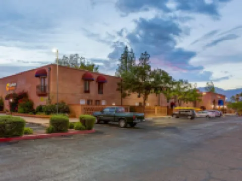 Comfort Suites at Sabino Canyon Hotels in Tucson