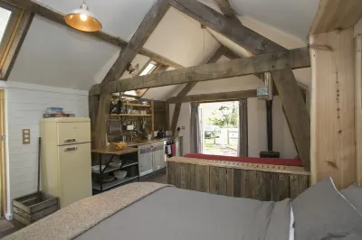 Idyllic Log Cabin with Log-fired Hot Tub nestled in a Forest Clearing Hotel in zona Dorset Adventure Park