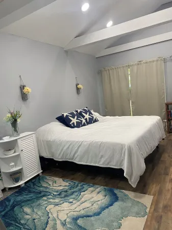 Cozy Cottage Ponquogue Hampton Bays