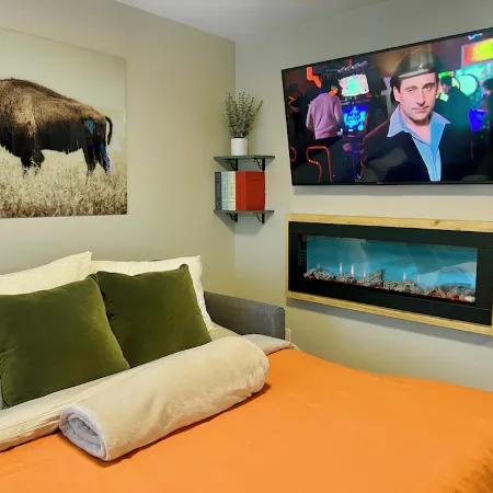 Cozy Boho Suite - Downtown Golden (Newly Renovated)