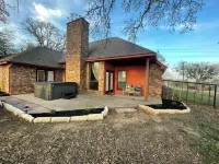 Country home with a brand new hot tub, WiFi and central air, spacious bad yard