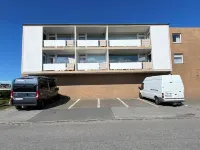 New pet-free non-smoking apartment 300 m from the beach