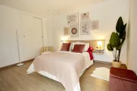 Casa de Nueva Construcción con Vistas al Mayor Embalse de Andalucía Hotel a Iznajar