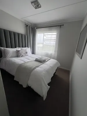 A cosy 2 bedroom apartment in  Dainfern. Caters for small family or couples Hotels near Fourways Mall