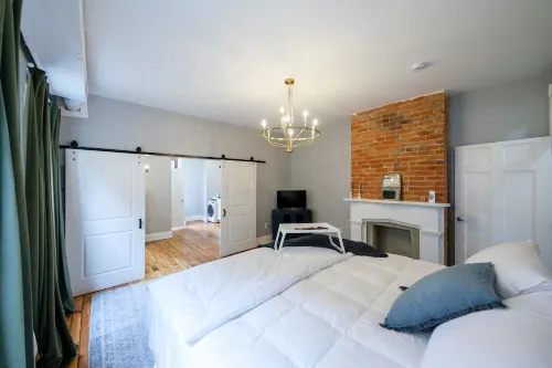 Spacious Rowhouse - 5 Min to Cincy & Walkable! Hotels in Newport