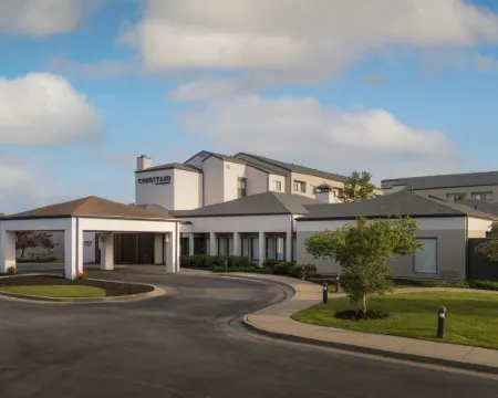 Courtyard Louisville East Hotels in Hurstbourne
