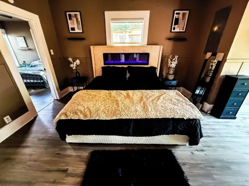 1700ft Gamers Nest 3 Bedroom 2 Bath 2 Kings 2 Queens and a Full!  Bomb Backyard!