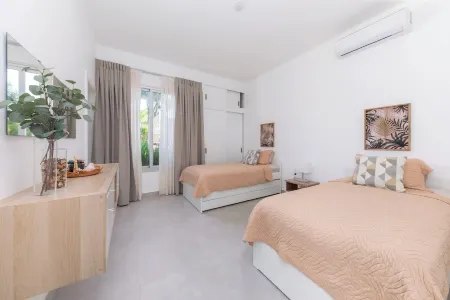 Villa in Playa Mueva Romana – Steps from Beach!