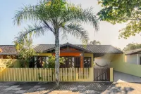 House with pool Guaratuba-Barra do Saí - 100 m from the beach