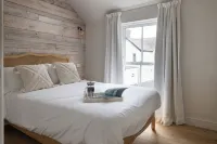 Camellia House Crest apartment. A cosy apartment in the village of Abersoch Hotels in Abersoch