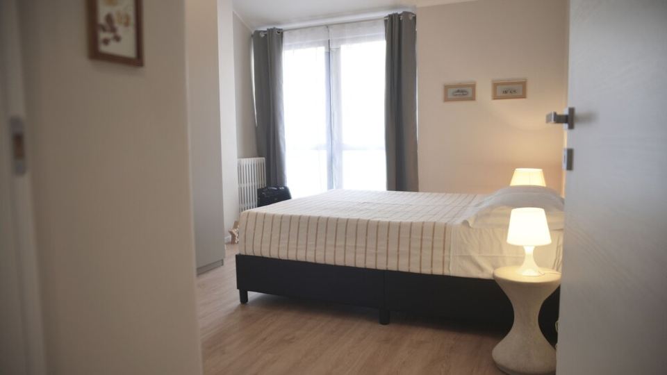 Apartment with large living and kitchen in the center of Brindisi with parking space