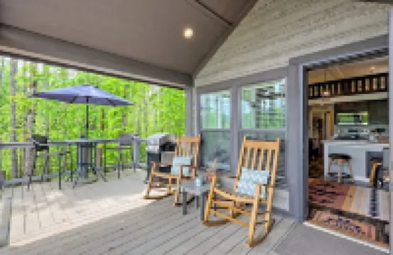 Cozy Cabin in Enchanting Franklin with AC