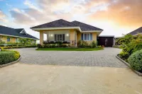 3-bedroom house with Wi-Fi, AC, 24 Hr Sec Hotels in Priory