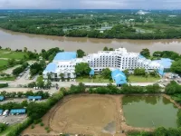 Suntara Wellness Resort & Hotel Hotels near Wat Thodrat Charoen Maneerit