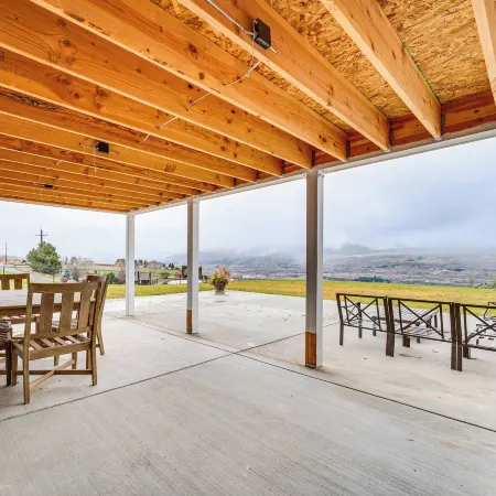East Wenatchee Home ~ 2 Mi to Columbia River!