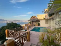 Resting villa overlooking Acapulco Bay
