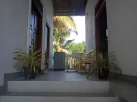 Charming 2-bedroom house 700 m to beach with AC, WiFi in welcoming Ahangama