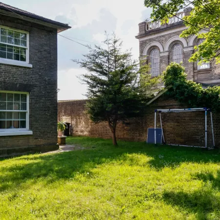 Immaculate 3-bed Cottage in Hampton