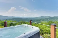 Mtn-View Cabin: Deck & Pets Welcome in Murphy - spa