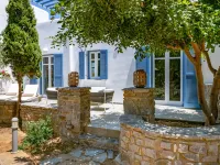 Sanders Paros Gardens - Sweet 1-Bdr Apt w Patio