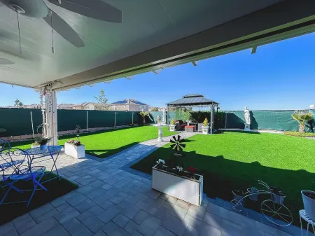 Charming 3-bedroom house with WiFi and AC in delightful Victorville