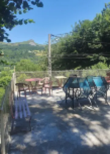 Pleasant, quiet apartment with terrace in the hills above La Bourboule.