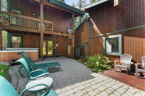 Spacious Donner Lakeview Home