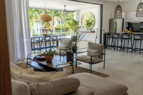 Casa Un Dia: Large 4-bedroom apartment with private pool at Las Terrenas.