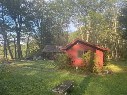 Enchanted 2 bedroom, x-lake cabin with mountain views.  Fast WFYI , Napanoch. 와워싱 호텔