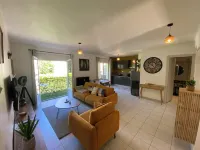 2 bedroom apartment Vals les bains with balcony 5 minutes from the thermal baths 발-레-방 호텔