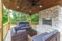 Spacious 5-bedroom just 1 minute from Bennett Spring State Park!