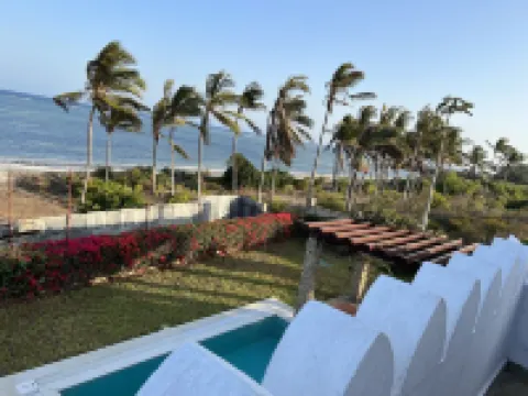 Stunning 5 Bedrooms Villa Directly On The Beach