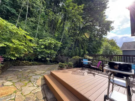 A House On Catalina3-bedroom townhome in Tigard, OR w/ AC, WiFi, patio & grill Отели рядом с достопримечательностью «Хокс Вью Уинери»