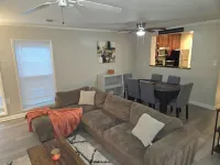 3 Bedroom 2 Bathroom Cozy, Condo in Laurel, Maryland - Central Location Hotels in South Laurel