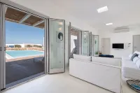 Cozy private villa to the west of the island a few meters from the sea