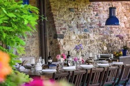 Villa with Concierge Service and Heated Pool at 20 Minute from Florence Center