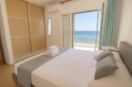 Beachfront Ela Luxury Stay with Jacuzzi & Views