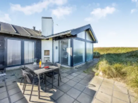 "Antonie" - 95m from the Sea