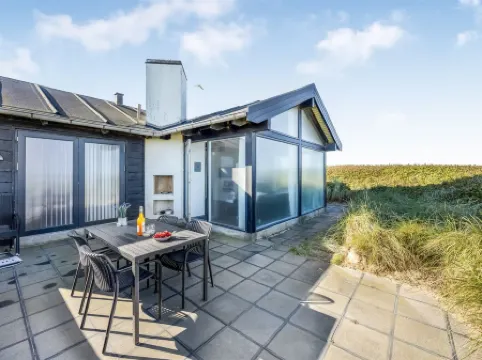 "Antonie" - 95m from the Sea