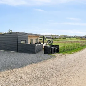 "Harrieth" - 300m from the Sea