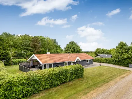 "Irlin" - 850m from the sea Отели в г. Hejls