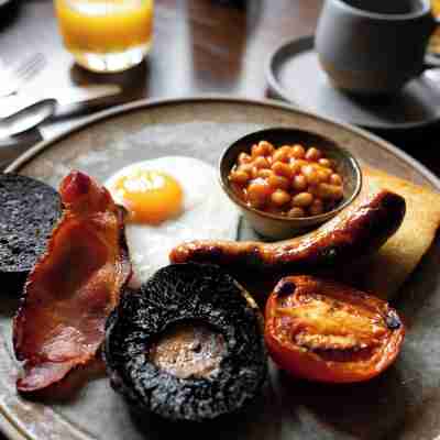 Hyll Hotel Dining/Meeting Rooms