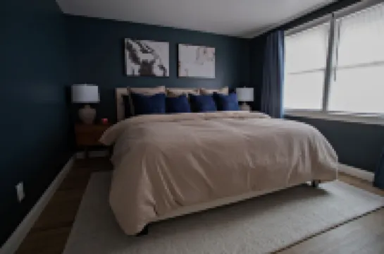 Charming small town experience in Hagerstown, Indiana, self check-in, sleeps 5+