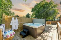 Location! w/King Beds+Hottub+GameRoom+Theater+Gym+Solo Stove Fire Pit