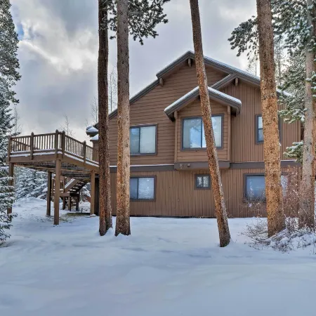 Breckenridge Abode with Private Hot Tub and Deck!