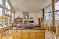 Ski-in/Out Breckenridge Gem w/ Hot Tub! - سبا