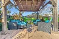 Pool House - 5-Bed- Pergola- Sunroom-Pet Friendly